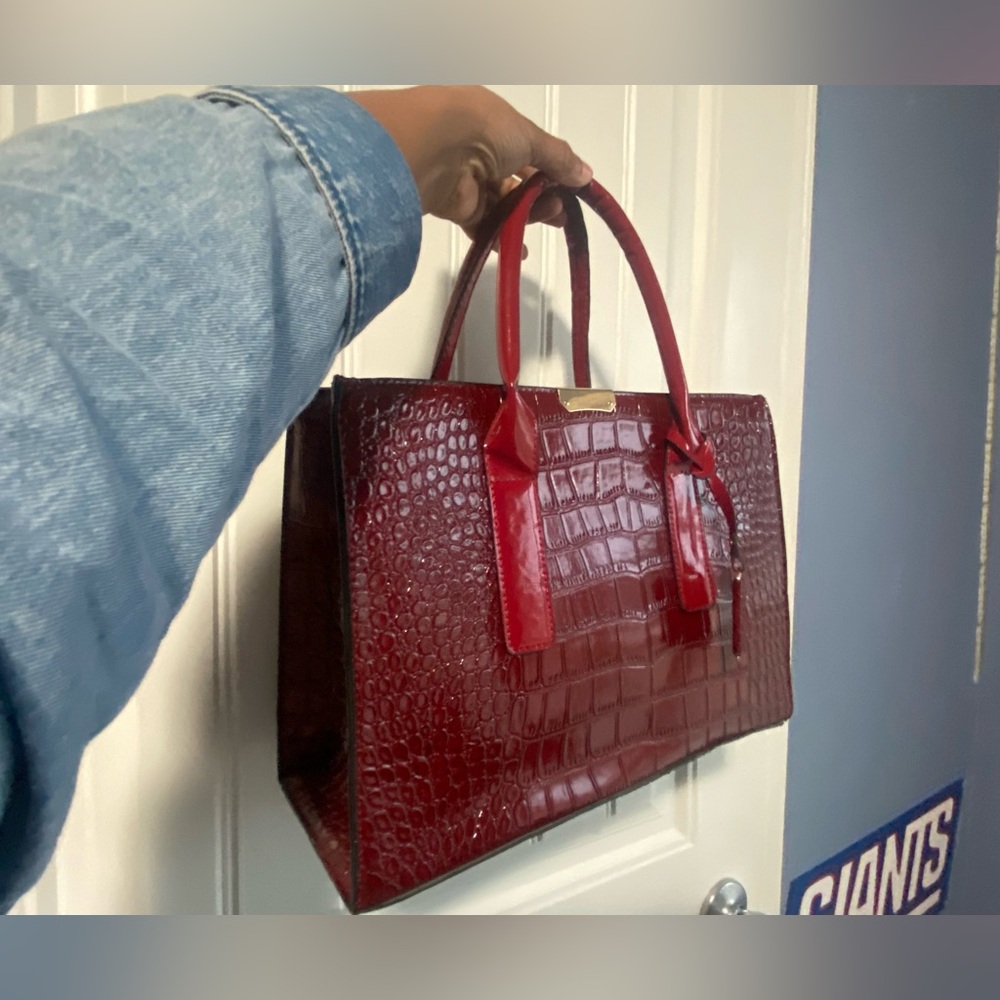 Chic Red Crocodile Embossed Shoulder Bag with Gold Accents